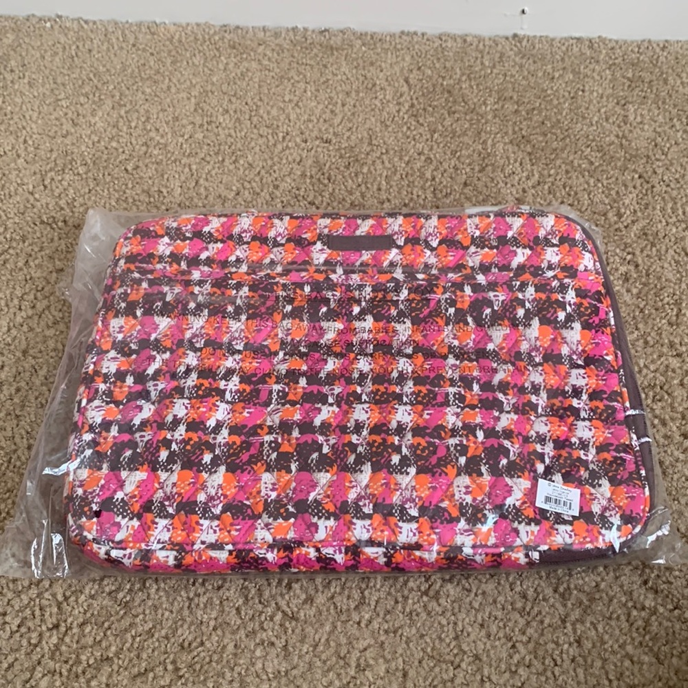 Vera Bradley Laptop Zippered Bag in Houndstooth